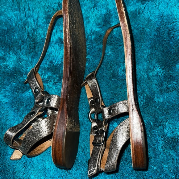 FYRE Gold Metallic Leather Bondage Thong Sandals Size 8M - Picture 5 of 5